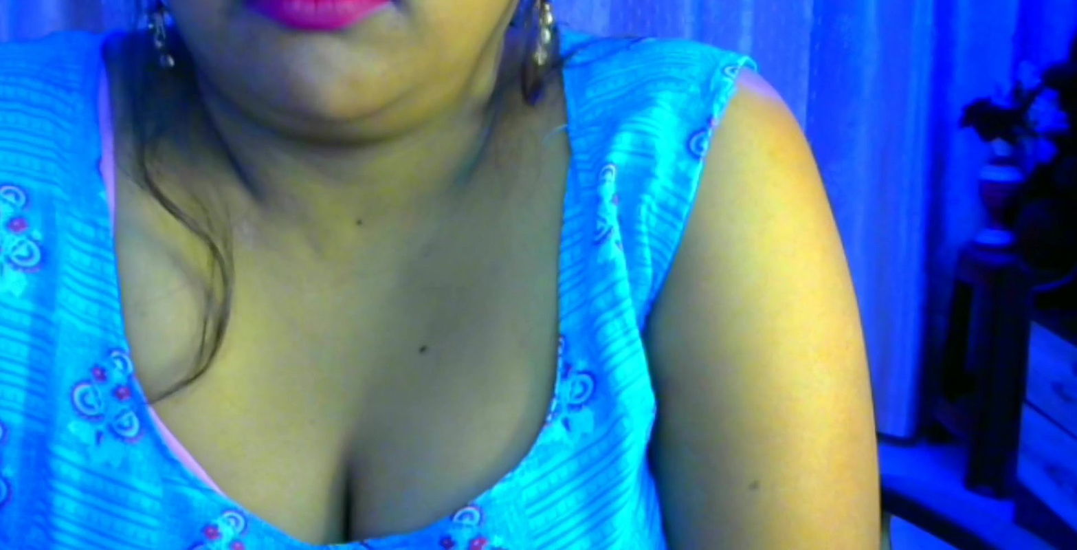 Hot desi sexy hotgirl21 looking for sex and shows her young juicy boobs