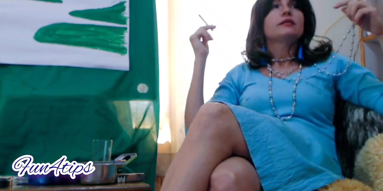 Hot MILF Smoke Cigarette Live
