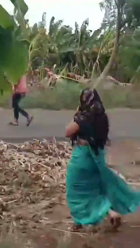 Bhabhi Fucking With Lover Caught By Local Guy and bhabhi run away with lover in bike