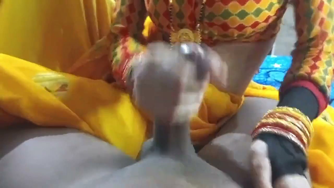 Slim bhabhi giving Blowjob and Handjob to his devar