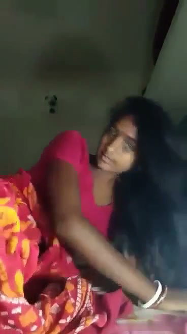 Hot bhabhi showing her pussy