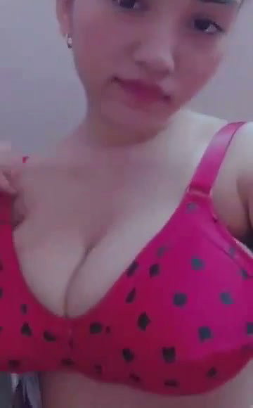 badi chuche dabayi ladki ne