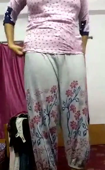 Indian girl showing her sexy figure