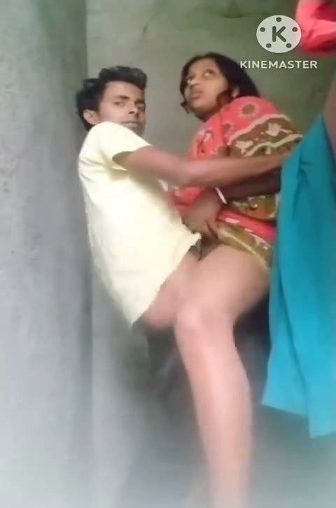saree uthake bahbhi ko khade khade choda