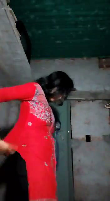 dress change krte hue boob dikhi