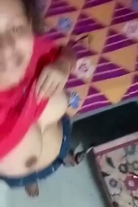 Hot girl showing boobs  pussy in vc