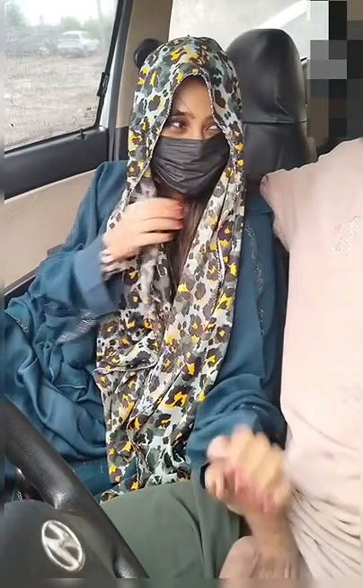 Indian Muslims girl Blowjob and fingering in the car