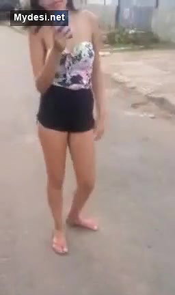 Cutie College grl Showing Boobs Outdoor