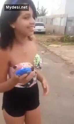 Cutie College grl Showing Boobs Outdoor