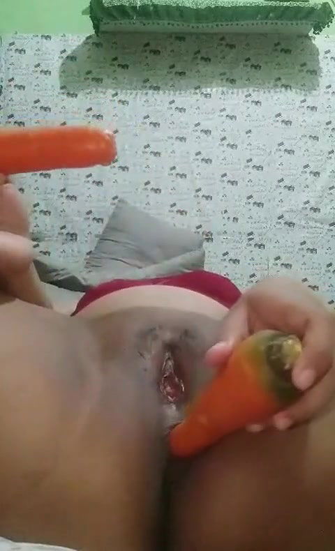 Muslim hijab girl Jannat Mirza masturbating with cucumber