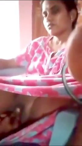 Aunty pussy Fingering by neighbor uncle