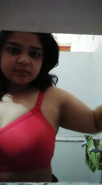 chubby girl boobs showing