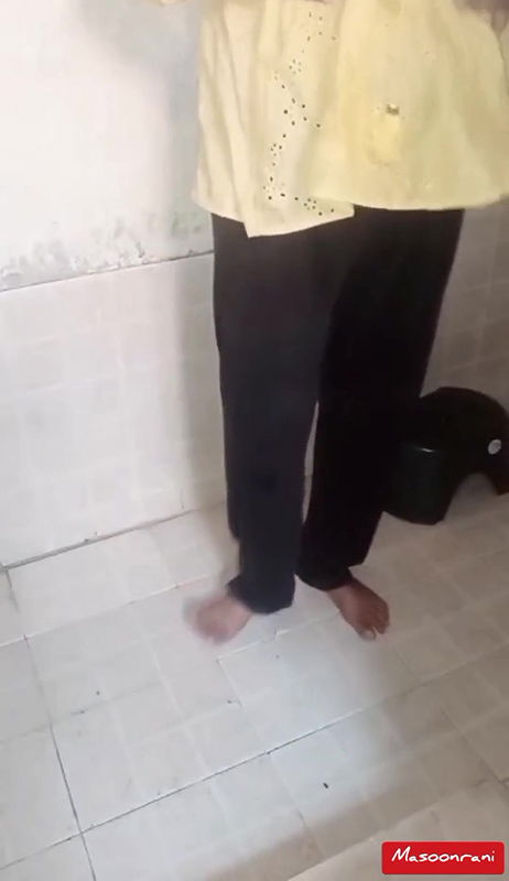 Pakistani mom bathing with masterbation #masoomrani