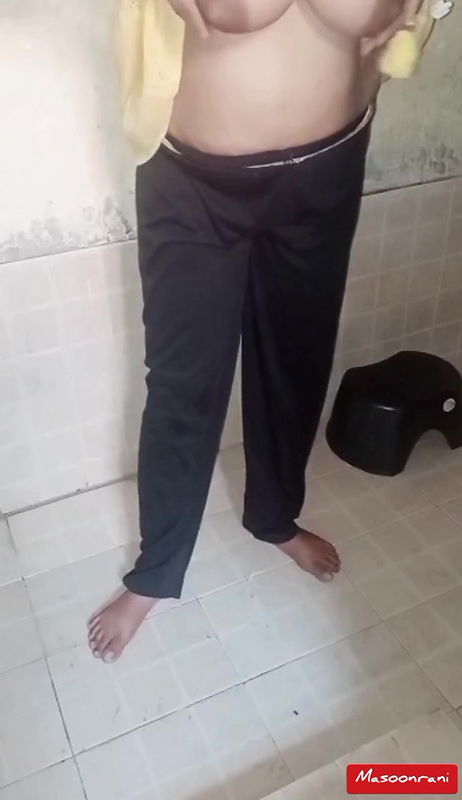 Pakistani mom bathing with masterbation #masoomrani