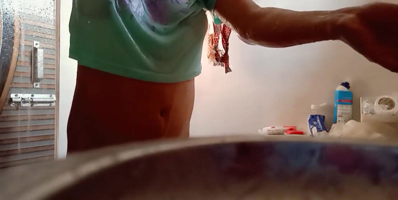 Sexy school girl bathing video MMS viral on Facebook