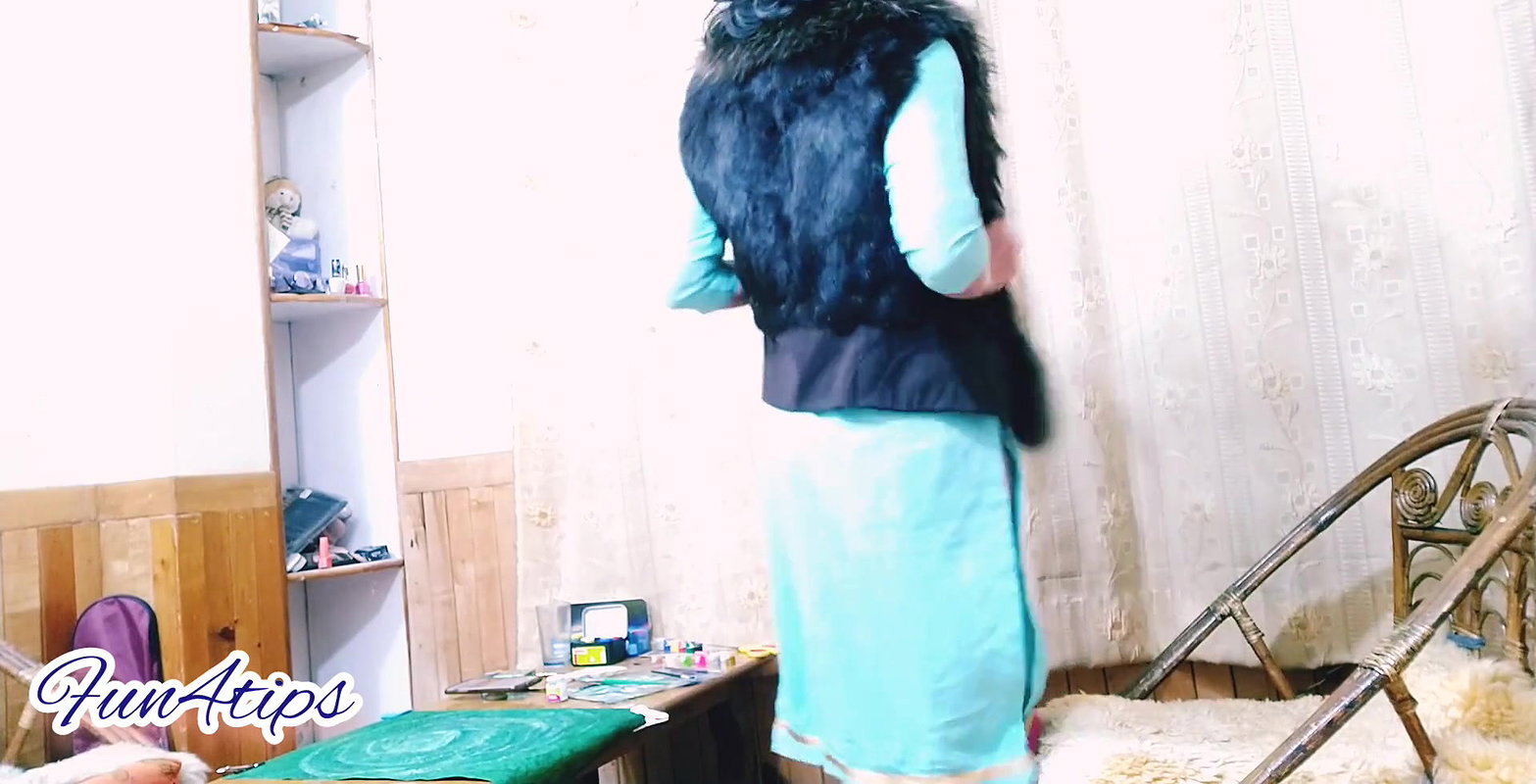 She cant stand in clothes anymore tear it down