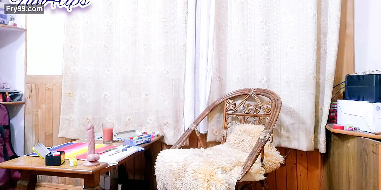 She Lick & Push Dildo Deep Inside Her Pussy