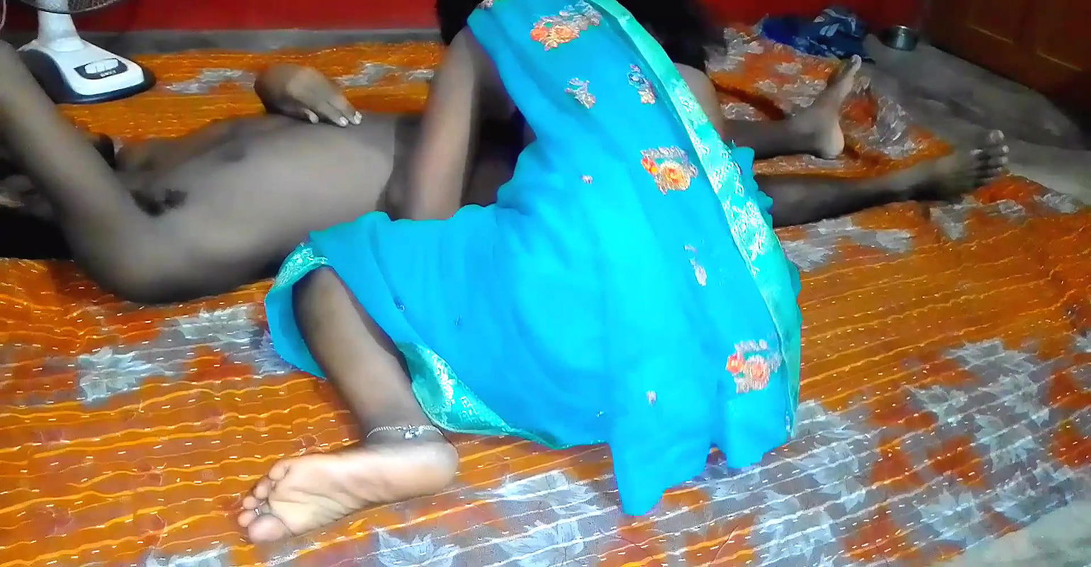 Sadi Wali Aunty Ko Pakadkar choda ghoom. Raat Mein Aap log chodna chahte ho to Comment aur like Karen