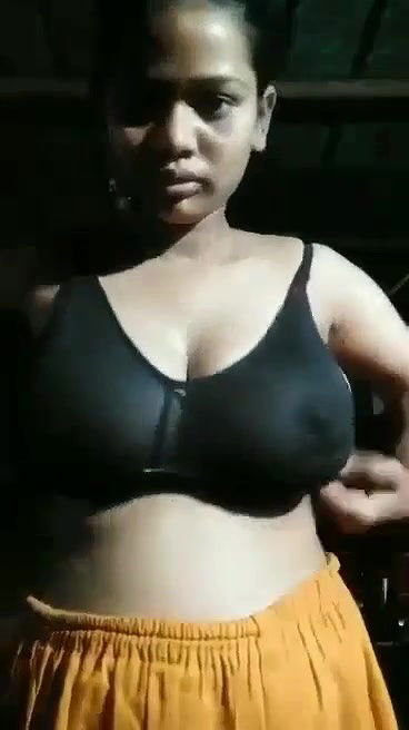 Village Girl Showing Her HugeBoobs