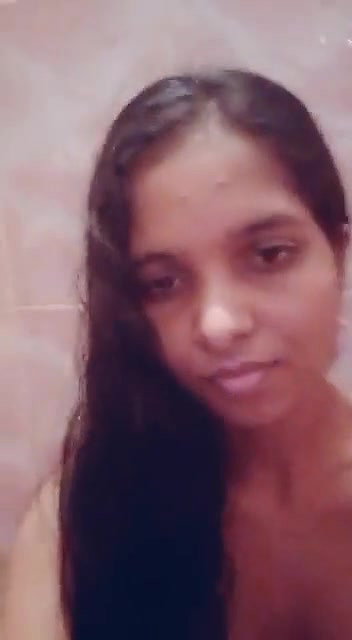 Cute Desi girl Shows her Boobs and Pussy on VC