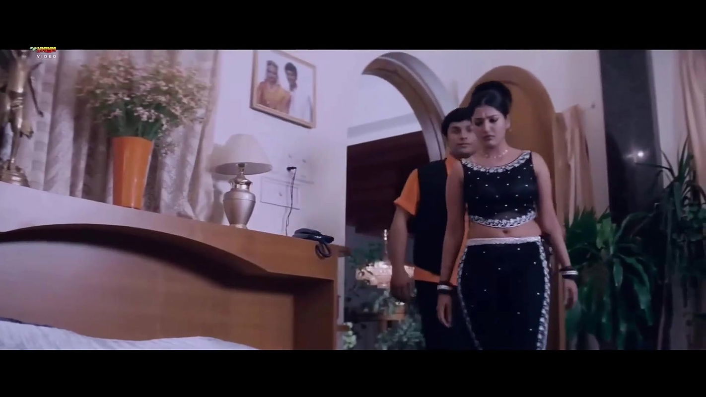 Gayathri Raghuram Hot Sexy navel show from Vikadan