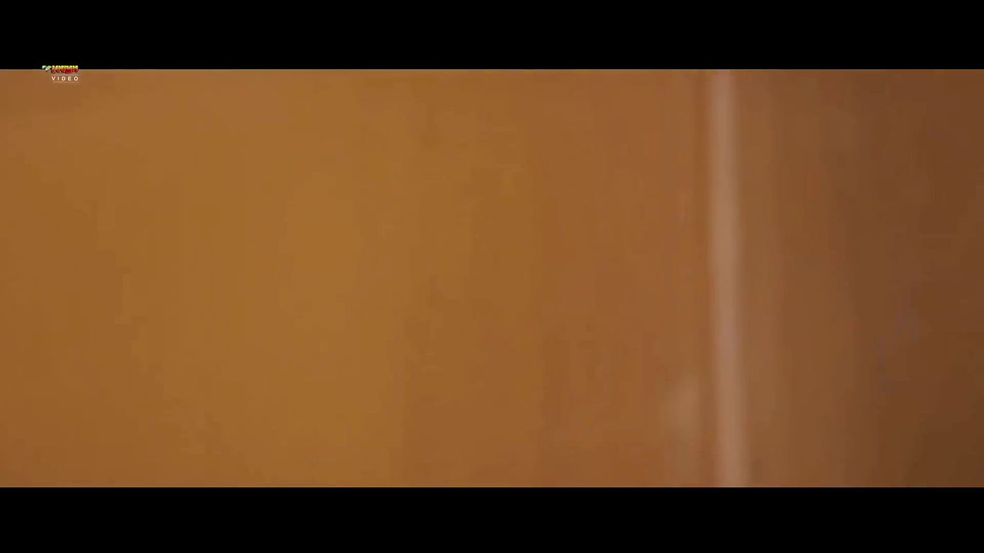 Gayathri Raghuram Hot Sexy navel show from Vikadan