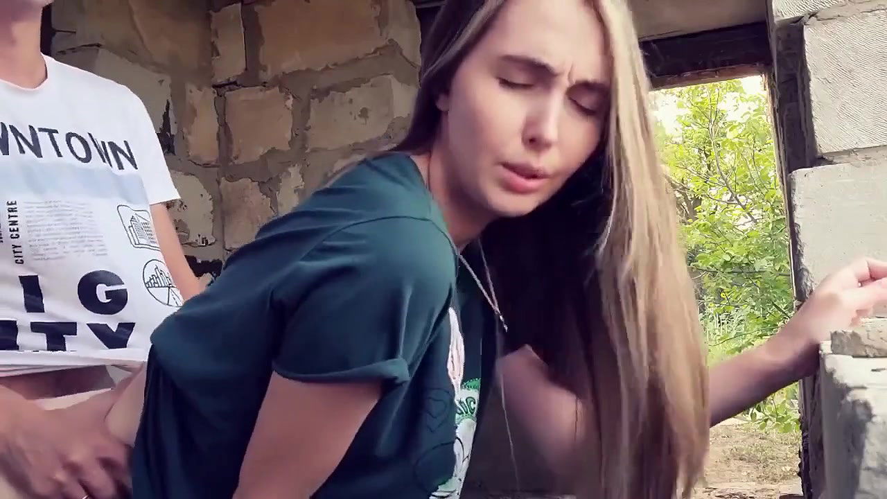 Boy Seduced Cute Girl And Bring Her In Jungle AnD bang Her from Behind