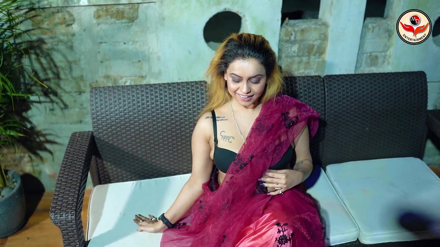 Riya ~ Pool Side Saree Girl ~ MD Entertainment