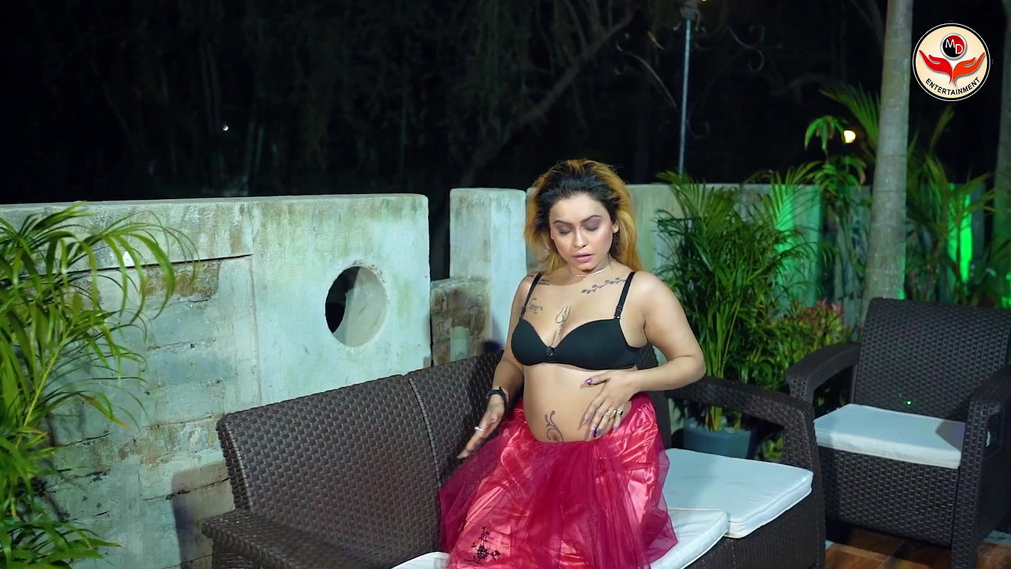 Riya ~ Pool Side Saree Girl ~ MD Entertainment