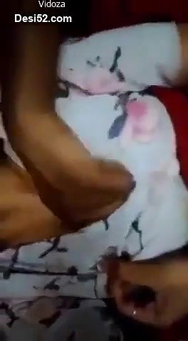 Ladki ki izzat ke andar haath ghusa diya