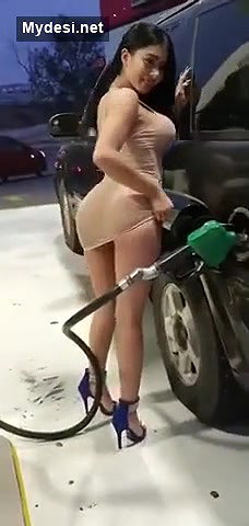 Daring GF Flashing In petrolpumb infront of Worker
