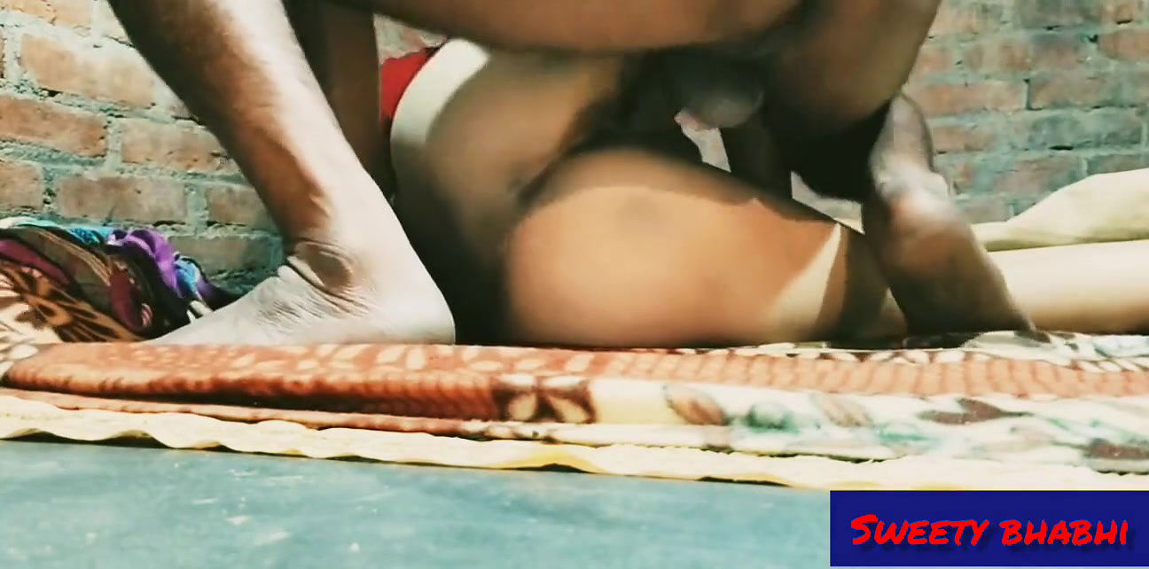 Hot indian desi village bhabhi was celebrate Holi with dever on clear Hindi audio