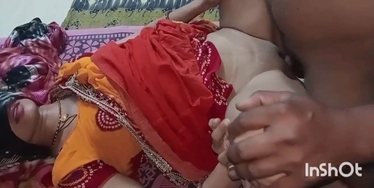 Reshma bhabhi was fucked by her neighbor by entering the house, Indian desi horny girl sex video with neighbour boy
