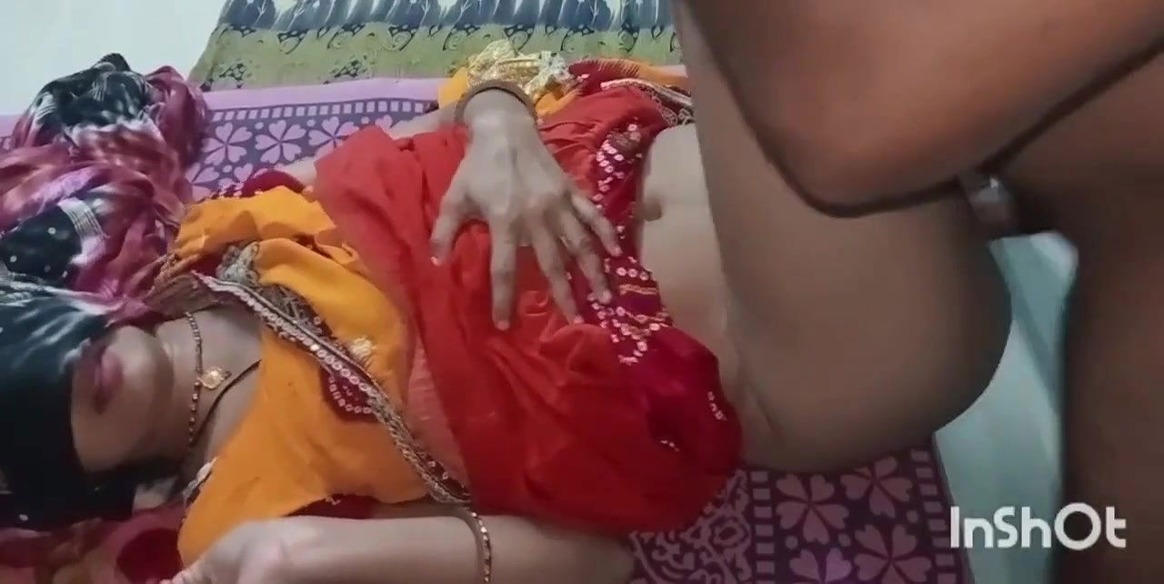 Reshma bhabhi was fucked by her neighbor by entering the house, Indian desi horny girl sex video with neighbour boy