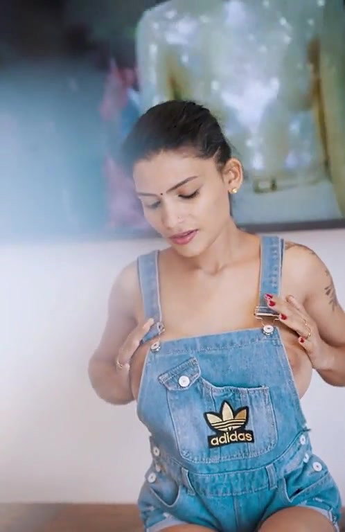Reshmi R Nair Hot Smooching with Lover