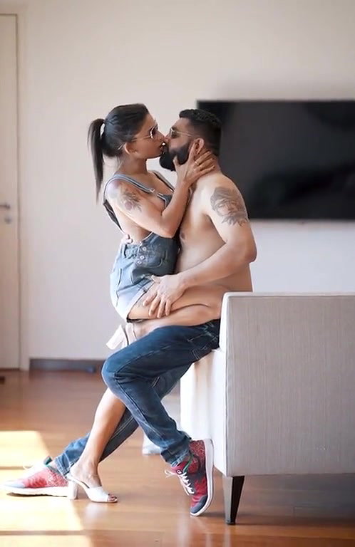 Reshmi R Nair Hot Smooching with Lover
