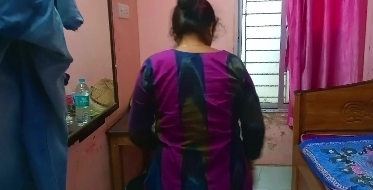 I fuck my stepmom while my stepsister is not the room – desi tumpa