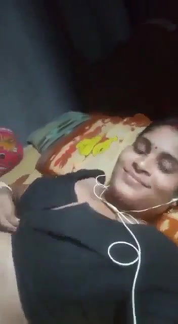 Unsatisfied Bengali Boudi Showing Her Sweet Pussy