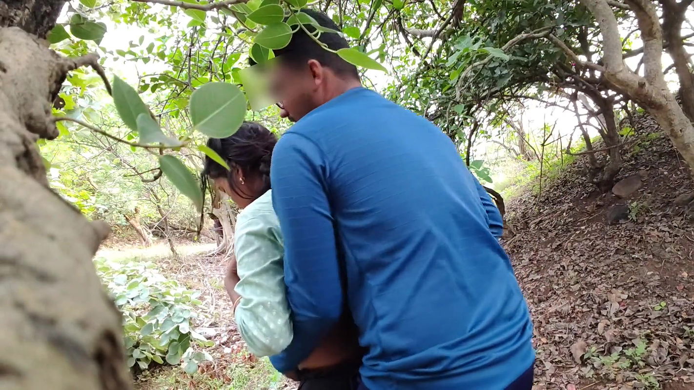 Indian Young Bhabhi Went to the Jungle in the Morning