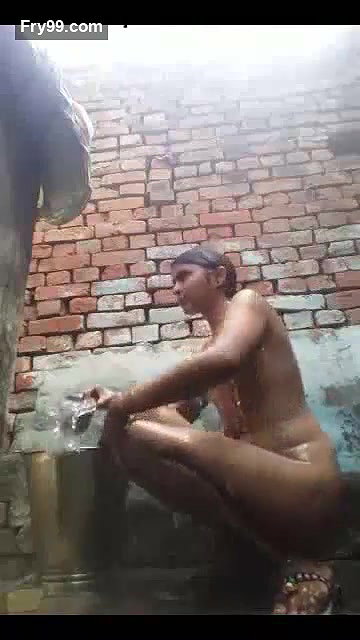 Amritsar Bhabhi Taking Shower