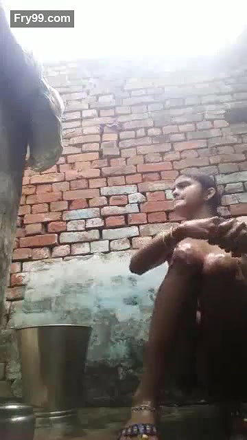 Amritsar Bhabhi Taking Shower