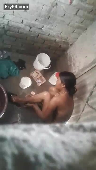 Indian Bhabhi In Shower – Movies