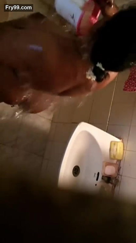 Next Door Bhabhi Filmed In Bathroom – Movies