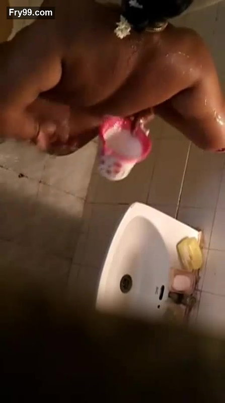Next Door Bhabhi Filmed In Bathroom – Movies