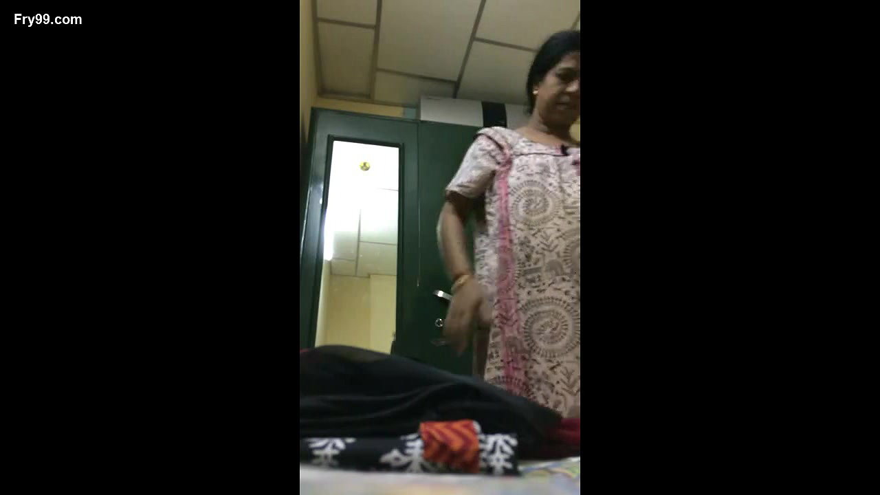 Daksha Bhabhi Caught Changing – Movies