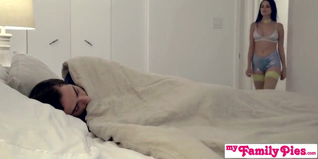 ＂What Are You Doing？ I Thought You Left For Step Sis Creampie