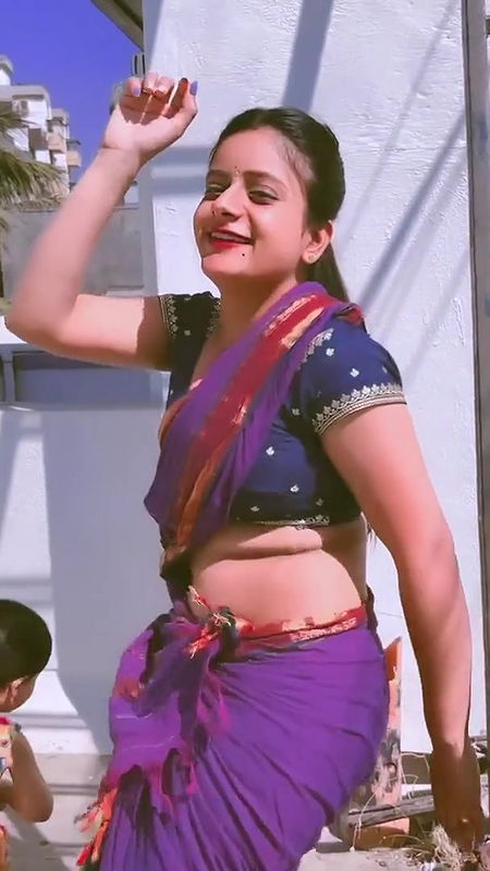 Vaishnavi Kulkarni SEXY MIDRIFF AND NAVEL