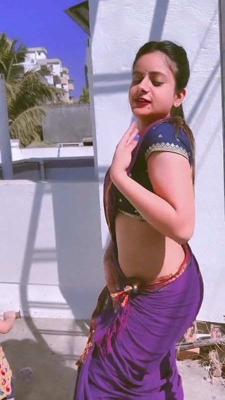 Vaishnavi Kulkarni SEXY MIDRIFF AND NAVEL