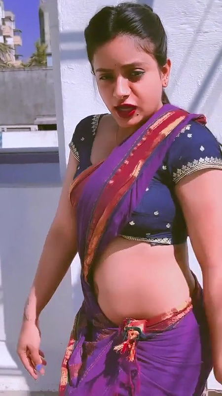 Vaishnavi Kulkarni SEXY MIDRIFF AND NAVEL