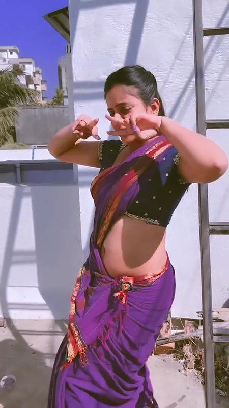 Vaishnavi Kulkarni SEXY MIDRIFF AND NAVEL